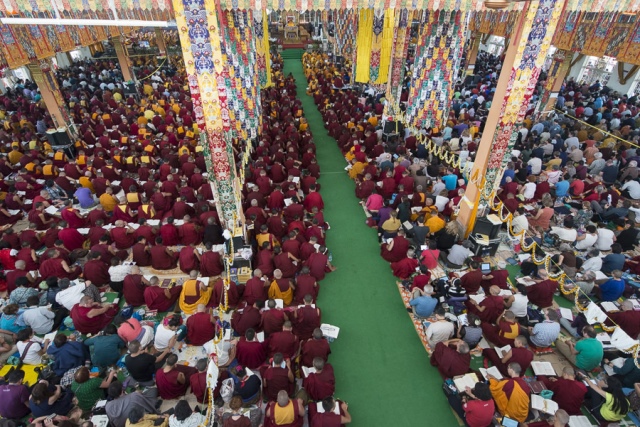 Ấn Độ: Chùm ảnh Đại Pháp hội ngày thứ năm, đức Đạt Lai Lạt Ma giảng dạy tại Tu viện Ganden Jangtse