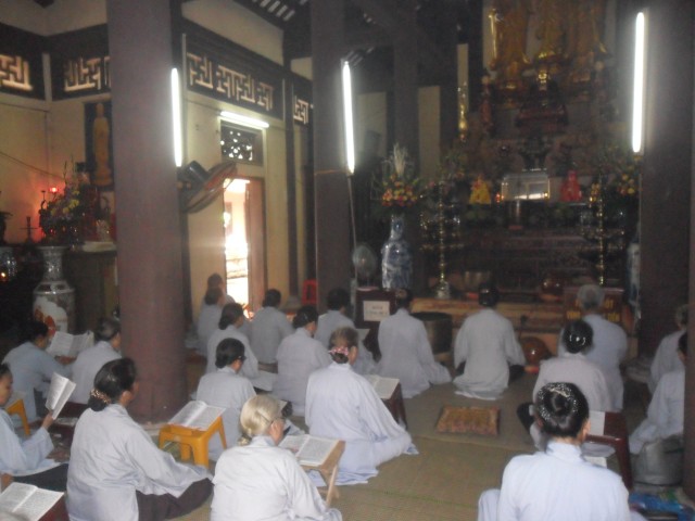 Thái Bình: Hơn 100 Phật tử về chùa Từ Xuyên dự ngày tu Bát quan trai