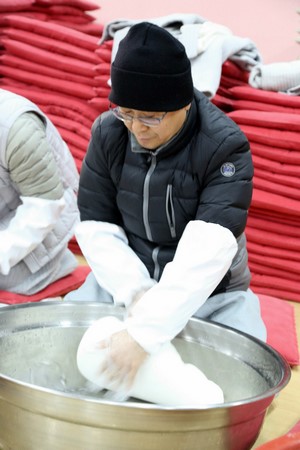 Hàn Quốc: Chùa Phụng An hưởng ứng ngày Đông chí và chia sẻ cháo đậu đỏ cho hơn 20.000 người ăn