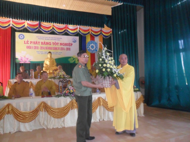 Nam Định: Trường TCPH tổ chức lễ trao bằng tốt nghiệp khóa V và khai giảng khóa VI