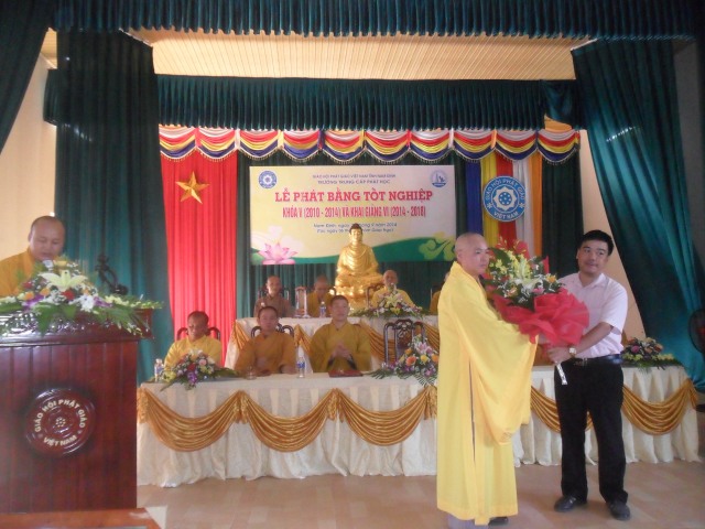 Nam Định: Trường TCPH tổ chức lễ trao bằng tốt nghiệp khóa V và khai giảng khóa VI