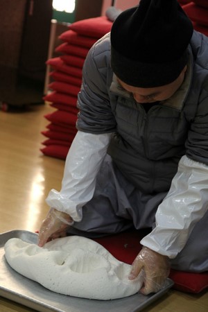 Hàn Quốc: Chùa Phụng An hưởng ứng ngày Đông chí và chia sẻ cháo đậu đỏ cho hơn 20.000 người ăn