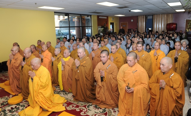 Mỹ: Lễ Bố tát và lễ khai mạc khóa học Phật pháp cơ bản tại Niệm Phật đường Fremont