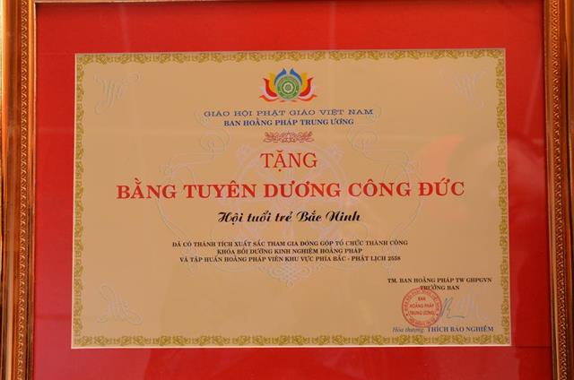 Thái Nguyên: Giáo Hội PGVN Tỉnh Thái Nguyên trao bằng tuyên dương công đức khóa bồi dưỡng hoằng pháp 2014