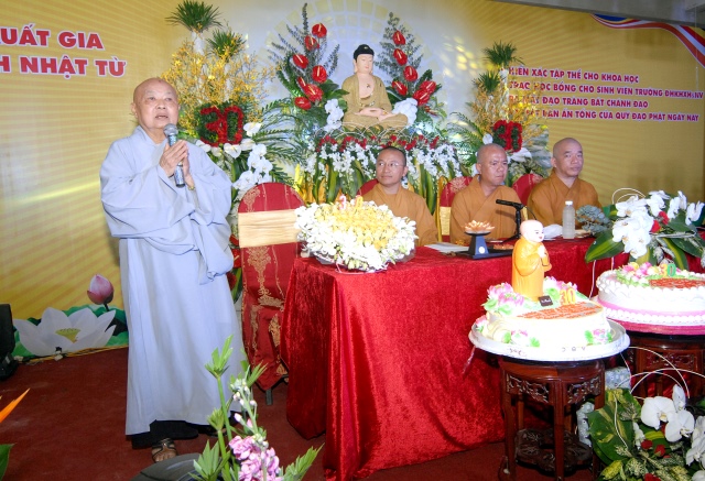 NT. TN. Tịnh Nguyện phát biểu về nguyện vọng thành lập trường mầm non Phật giáo.