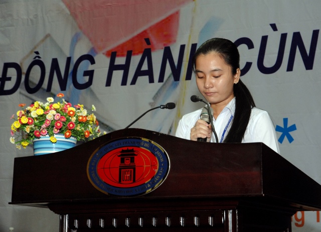 Quỹ Đạo Phật Ngày Nay: Trao tặng học bổng cho 100 sinh viên trường Đại Học KHXH&amp;NV TP. HCM