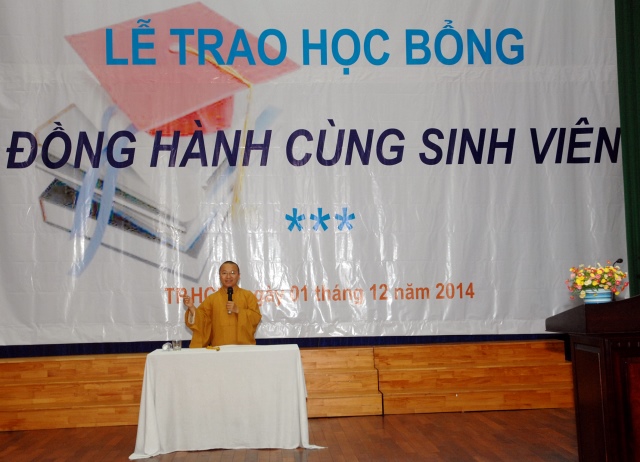 Quỹ Đạo Phật Ngày Nay: Trao tặng học bổng cho 100 sinh viên trường Đại Học KHXH&amp;NV TP. HCM