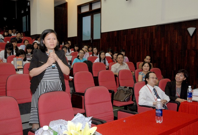 Quỹ Đạo Phật Ngày Nay: Trao tặng học bổng cho 100 sinh viên trường Đại Học KHXH&amp;NV TP. HCM