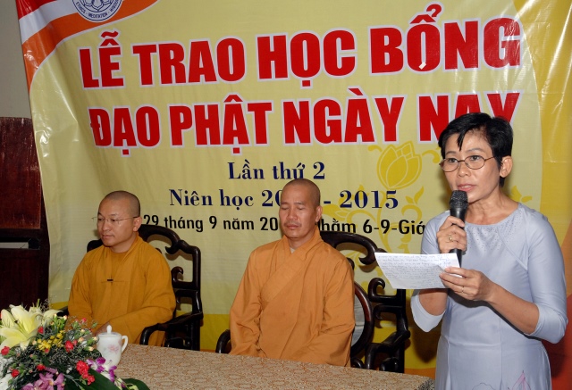 Quỹ Đạo Phật Ngày Nay: Trao tặng Học Bổng cho các Tăng Ni sinh niên khóa 2014-2015