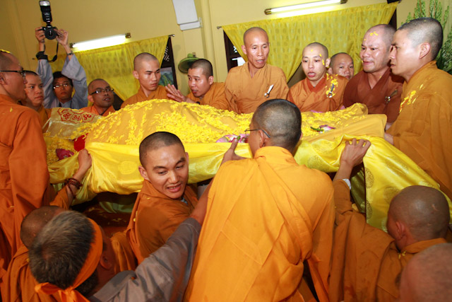 TP.HCM: Lễ nhập kim quan cố HT. Thích Như Thọ