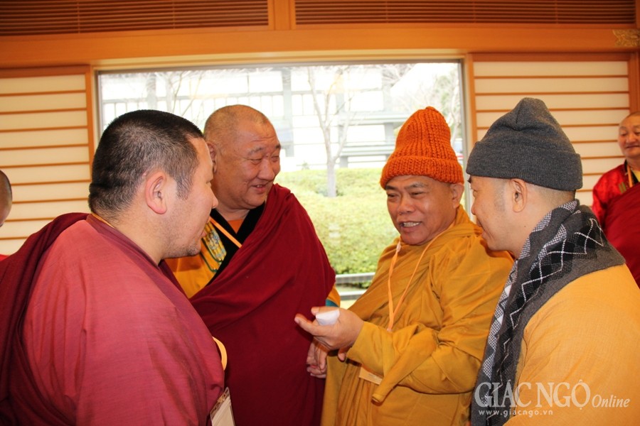 Trao đổi trong đạo tình với đoàn Phật giáo Mông Cổ