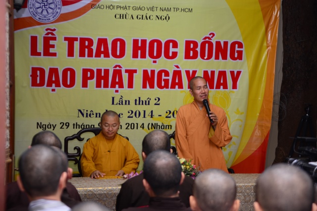 Quỹ Đạo Phật Ngày Nay: Trao tặng Học Bổng cho các Tăng Ni sinh niên khóa 2014-2015