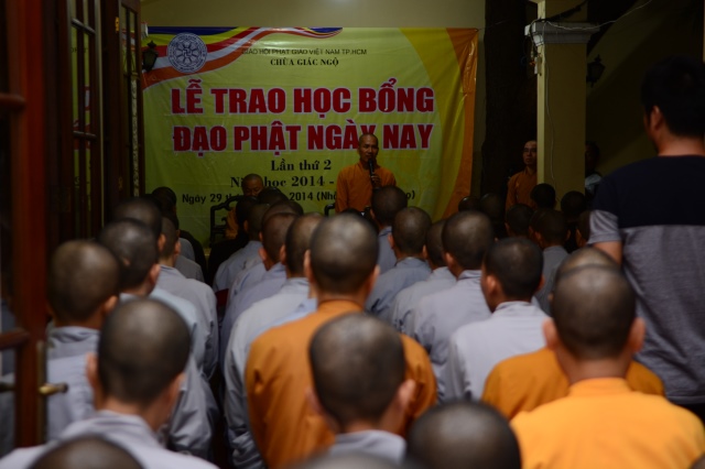 Quỹ Đạo Phật Ngày Nay: Trao tặng Học Bổng cho các Tăng Ni sinh niên khóa 2014-2015