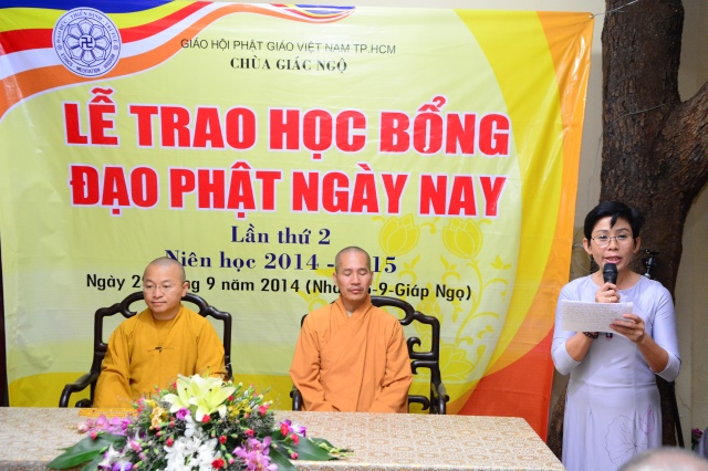 Quỹ Đạo Phật Ngày Nay: Trao tặng Học Bổng cho các Tăng Ni sinh niên khóa 2014-2015