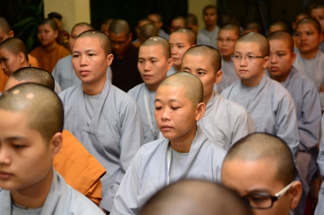 Quỹ Đạo Phật Ngày Nay: Trao tặng Học Bổng cho các Tăng Ni sinh niên khóa 2014-2015