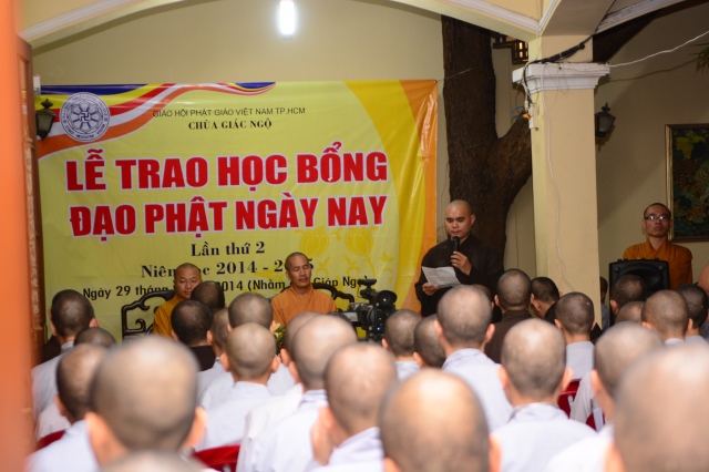 Quỹ Đạo Phật Ngày Nay: Trao tặng Học Bổng cho các Tăng Ni sinh niên khóa 2014-2015