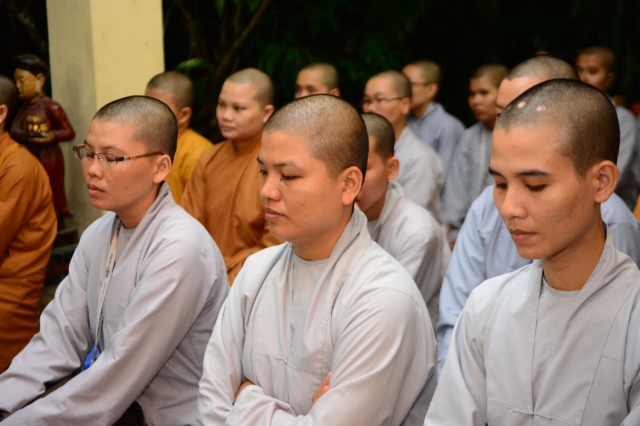 Quỹ Đạo Phật Ngày Nay: Trao tặng Học Bổng cho các Tăng Ni sinh niên khóa 2014-2015
