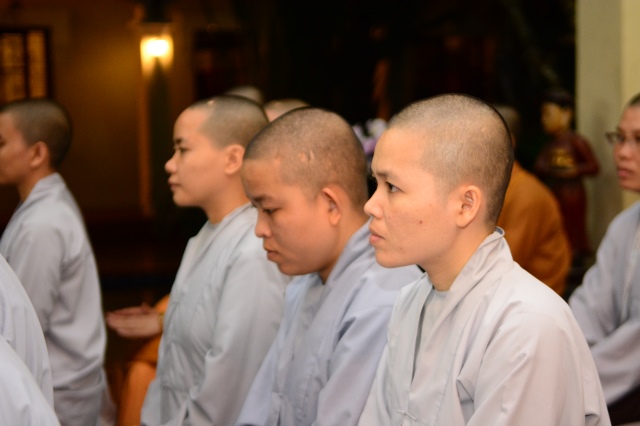 Quỹ Đạo Phật Ngày Nay: Trao tặng Học Bổng cho các Tăng Ni sinh niên khóa 2014-2015