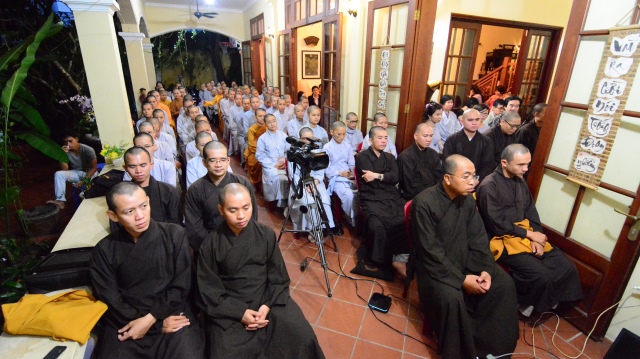 Quỹ Đạo Phật Ngày Nay: Trao tặng Học Bổng cho các Tăng Ni sinh niên khóa 2014-2015