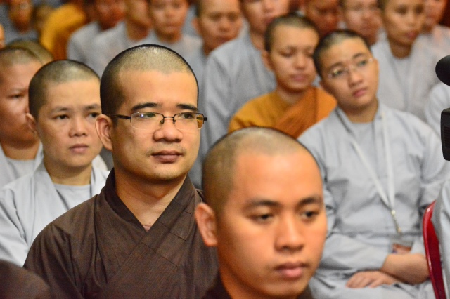 Quỹ Đạo Phật Ngày Nay: Trao tặng Học Bổng cho các Tăng Ni sinh niên khóa 2014-2015