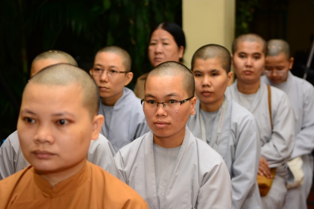 Quỹ Đạo Phật Ngày Nay: Trao tặng Học Bổng cho các Tăng Ni sinh niên khóa 2014-2015
