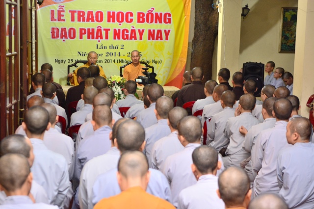 Quỹ Đạo Phật Ngày Nay: Trao tặng Học Bổng cho các Tăng Ni sinh niên khóa 2014-2015
