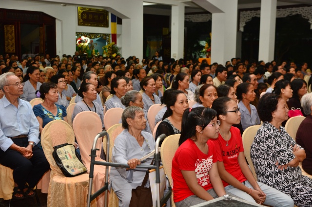 TP. HCM: Hơn 1000 Phật tử xem phim Cuộc Đời Đức Phật tại chùa Pháp Vân