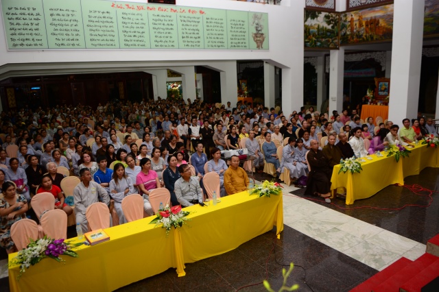TP. HCM: Hơn 1000 Phật tử xem phim Cuộc Đời Đức Phật tại chùa Pháp Vân