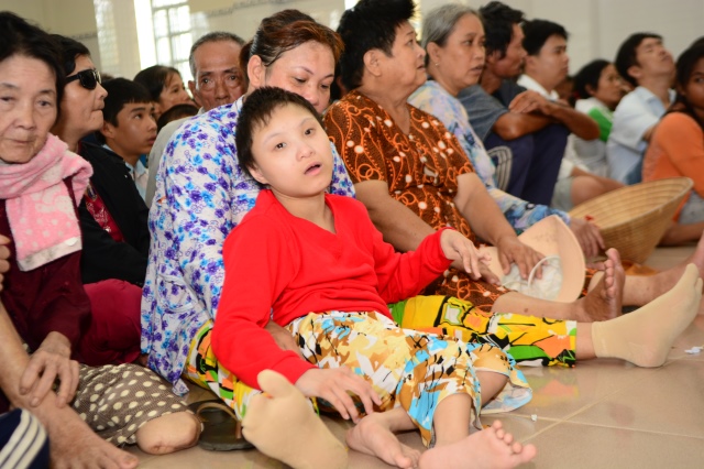 Quỹ Từ Thiện Đạo Phật Ngày Nay tặng quà cho người khuyết tật  tại Huyện Vĩnh Lợi - Bạc Liêu