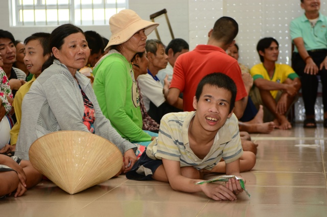 Quỹ Từ Thiện Đạo Phật Ngày Nay tặng quà cho người khuyết tật  tại Huyện Vĩnh Lợi - Bạc Liêu