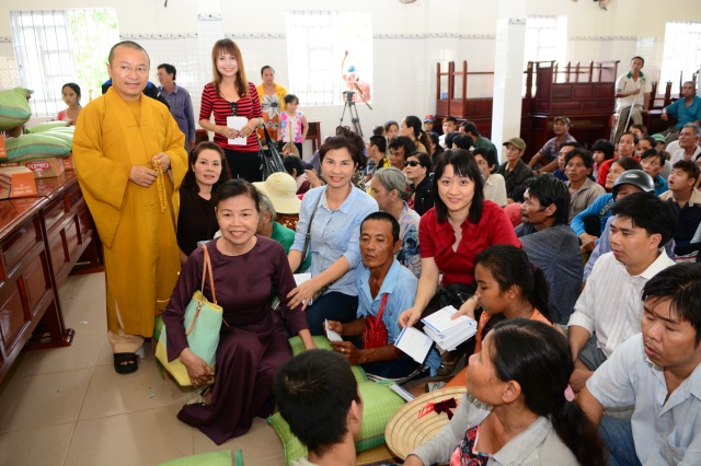 Quỹ Từ Thiện Đạo Phật Ngày Nay tặng quà cho người khuyết tật  tại Huyện Vĩnh Lợi - Bạc Liêu
