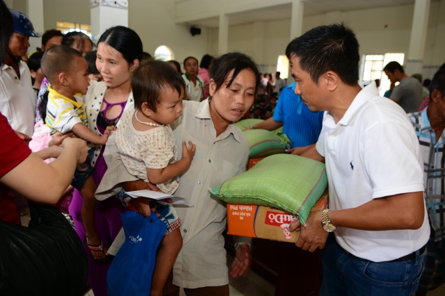 Quỹ Từ Thiện Đạo Phật Ngày Nay tặng quà cho người khuyết tật  tại Huyện Vĩnh Lợi - Bạc Liêu