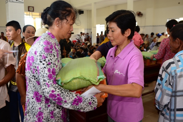 Quỹ Từ Thiện Đạo Phật Ngày Nay tặng quà cho người khuyết tật  tại Huyện Vĩnh Lợi - Bạc Liêu