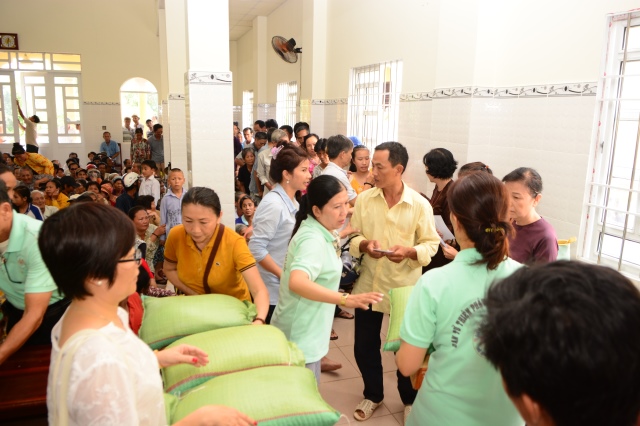 Quỹ Từ Thiện Đạo Phật Ngày Nay tặng quà cho người khuyết tật  tại Huyện Vĩnh Lợi - Bạc Liêu