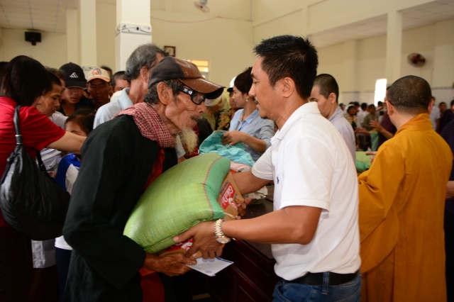 Quỹ Từ Thiện Đạo Phật Ngày Nay tặng quà cho người khuyết tật  tại Huyện Vĩnh Lợi - Bạc Liêu