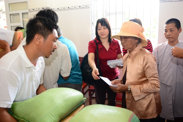 Quỹ Từ Thiện Đạo Phật Ngày Nay tặng quà cho người khuyết tật  tại Huyện Vĩnh Lợi - Bạc Liêu