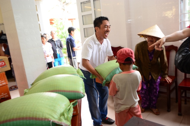 Quỹ Từ Thiện Đạo Phật Ngày Nay tặng quà cho người khuyết tật  tại Huyện Vĩnh Lợi - Bạc Liêu