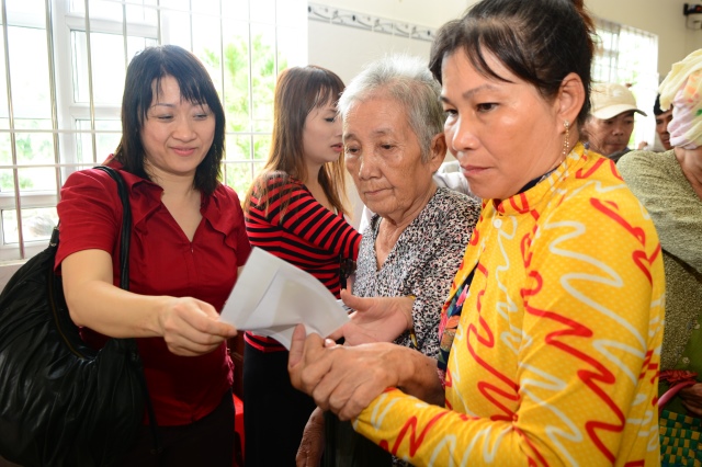 Quỹ Từ Thiện Đạo Phật Ngày Nay tặng quà cho người khuyết tật  tại Huyện Vĩnh Lợi - Bạc Liêu