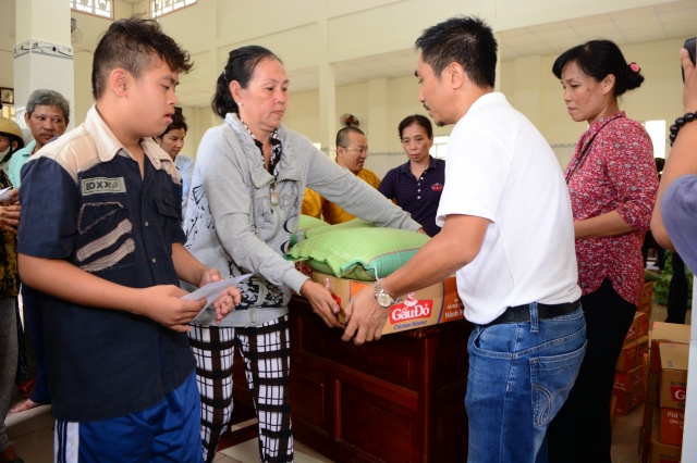 Quỹ Từ Thiện Đạo Phật Ngày Nay tặng quà cho người khuyết tật  tại Huyện Vĩnh Lợi - Bạc Liêu
