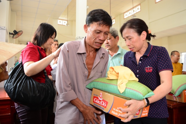 Quỹ Từ Thiện Đạo Phật Ngày Nay tặng quà cho người khuyết tật  tại Huyện Vĩnh Lợi - Bạc Liêu