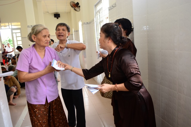 Quỹ Từ Thiện Đạo Phật Ngày Nay tặng quà cho người khuyết tật  tại Huyện Vĩnh Lợi - Bạc Liêu