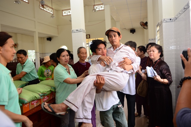 Quỹ Từ Thiện Đạo Phật Ngày Nay tặng quà cho người khuyết tật  tại Huyện Vĩnh Lợi - Bạc Liêu