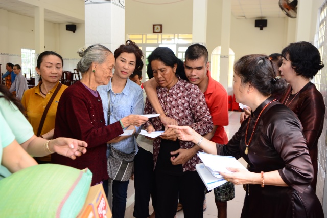 Quỹ Từ Thiện Đạo Phật Ngày Nay tặng quà cho người khuyết tật  tại Huyện Vĩnh Lợi - Bạc Liêu