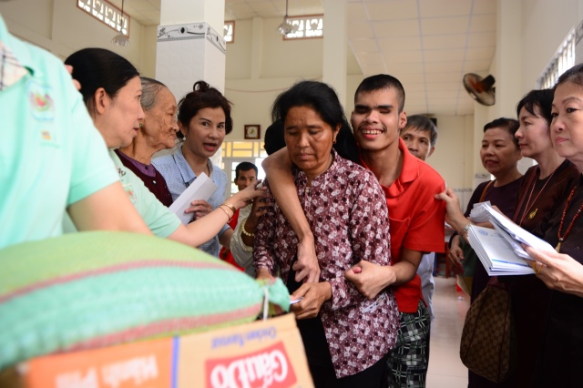 Quỹ Từ Thiện Đạo Phật Ngày Nay tặng quà cho người khuyết tật  tại Huyện Vĩnh Lợi - Bạc Liêu