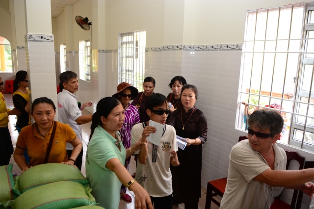 Quỹ Từ Thiện Đạo Phật Ngày Nay tặng quà cho người khuyết tật  tại Huyện Vĩnh Lợi - Bạc Liêu