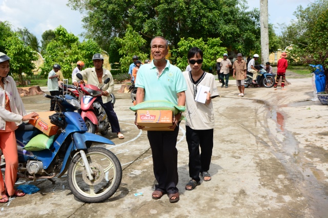 Quỹ Từ Thiện Đạo Phật Ngày Nay tặng quà cho người khuyết tật  tại Huyện Vĩnh Lợi - Bạc Liêu