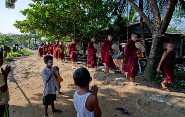 Myanmar: Tăng sĩ Phật giáo đã thể hiện sự hào phóng của quốc gia
