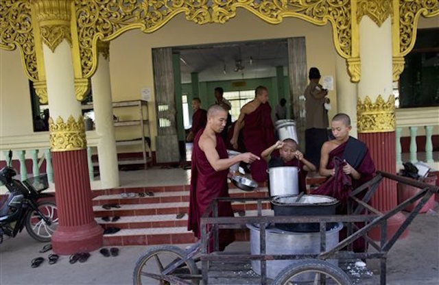 Myanmar: Tăng sĩ Phật giáo đã thể hiện sự hào phóng của quốc gia