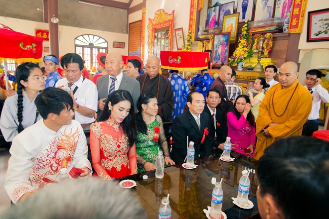 Thủy Tiên - Công Vinh thề nguyền yêu thương ở lễ hằng thuận