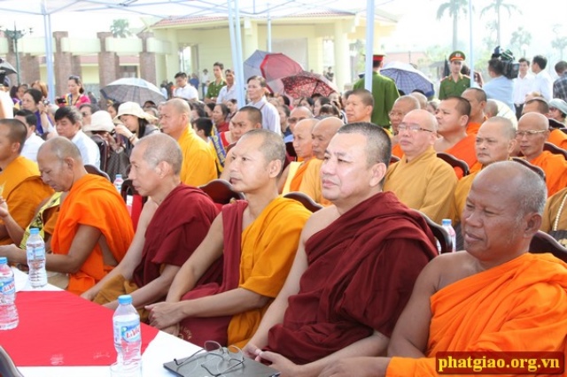 Lễ Dâng Y kathina đầu tiên ở chùa Khmer - Hà Nội